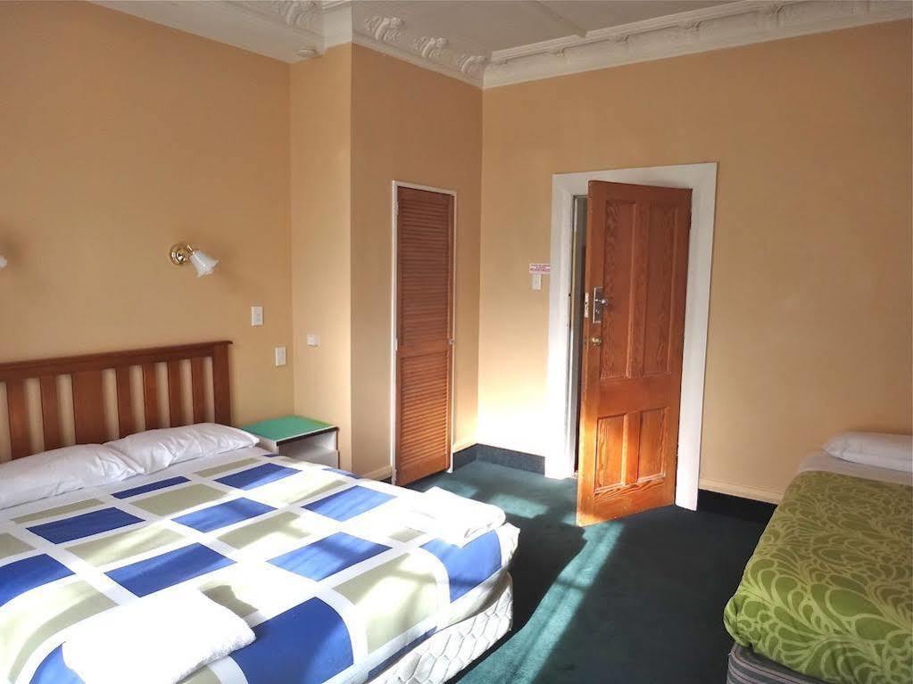 Kiwis Nest Backpackers And Budget Accommodation Дьюндин Экстерьер фото